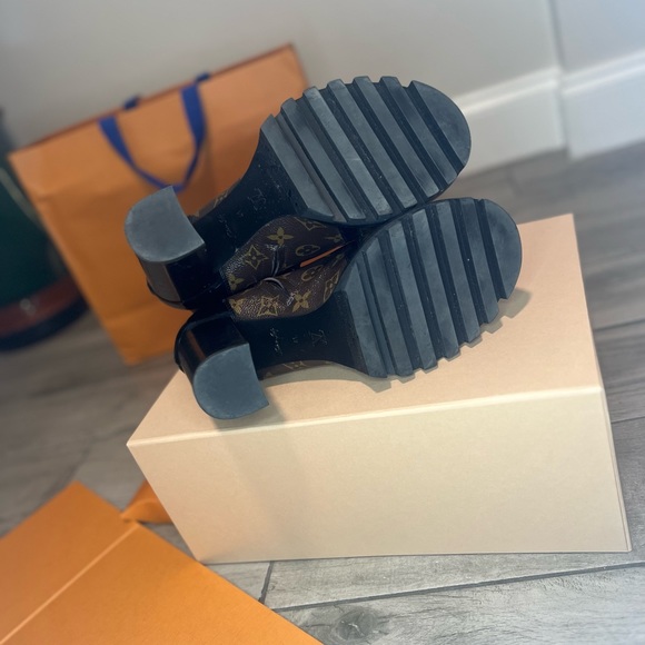 COPY - Stair Trail Louis Vuitton Boots - Picture 12 of 13